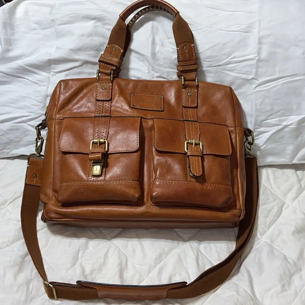 Gorgeous Tommy Bahama Leather Briefcase messenger bag